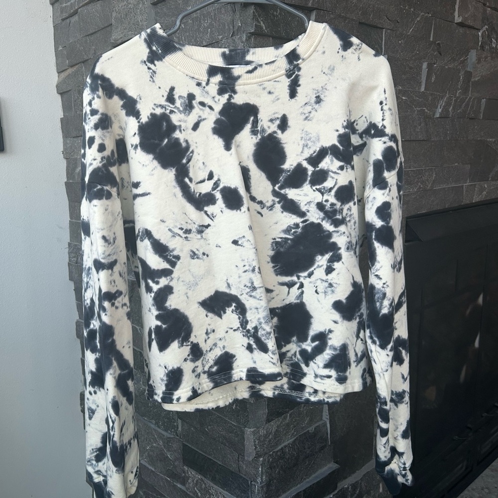 Le Lis Black & White Tie-Dye Crewneck Sweatshirt